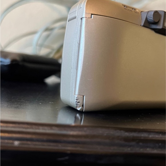 Vintage Olympus 35mm camera w/ original case - RARE! - Picture 11 of 12